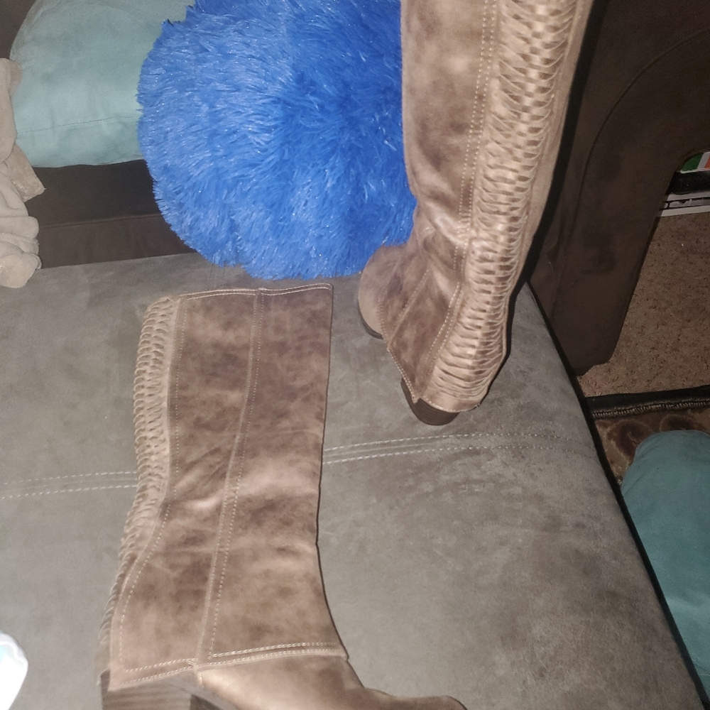 Size 8 brown Fergalicious heeled boots